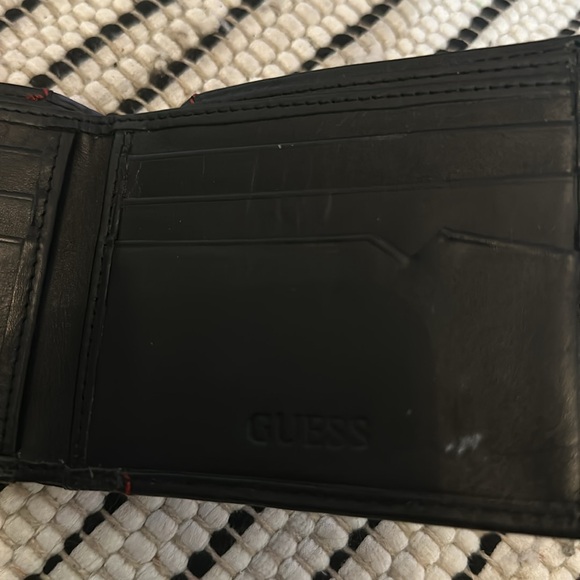 Guess Wallet - Picture 4 of 13